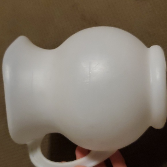 Vintage 2 quart Kool Aid plastic pitcher - Picture 3 of 4